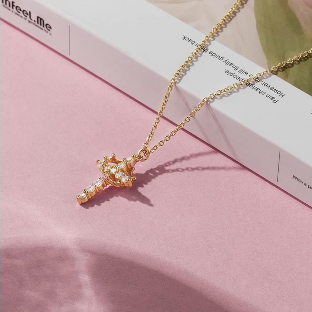 Elegant Gold Necklace - Picture 2 of 7